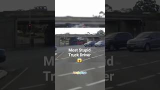 "🚛💥 World's Dumbest Truck Driver: Epic Fail Edition 🤦‍♂️🧠❌"
