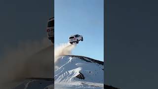Range Rover is driving straight through the snow #rangerover #rangeroversport #4x4