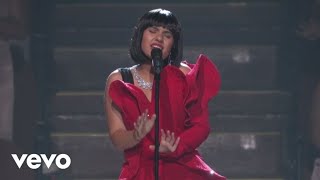Alessia Cara - Scars To Your Beautiful (Live At The MTV VMAs / 2017)