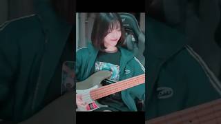 モニタリング (DECO*27) を弾く人