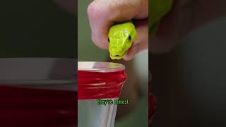 毒蛇の乳を搾ると何が起こるでしょうか?