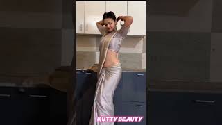 Insta celebrity show her curves in saree ||इंस्टा सेलिब्रिटी ने साड़ी में दिखाए अपने कर्व्स