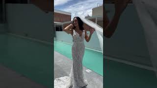 Fitted lace wedding dress with veil #weddingdress