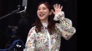 ウイカとの握手会で興奮する松本人志