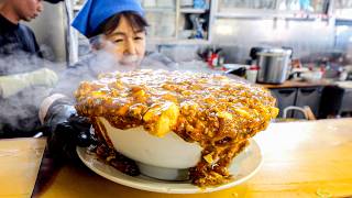 Fried rice general serving a extra large Chinese dish.