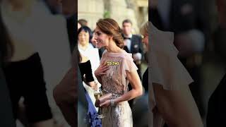 Princess Catherine's 10 most expensive dresses のサムネイル