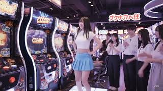 【AI生成】ダンスゲームをクリアし喝采を浴びる日本人アイドル