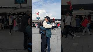 En güzel bağ sevgidir ❤️🫂 #istanbul #hakimbey #kadr #keşfet #eminönü #sevgi