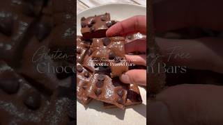 No-Bake Chocolate Protein Bars🍫 Full recipe is on my blog! #highproteinrecipes #proteinbars