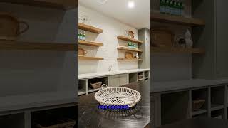 A chef's pantry is the ultimate addition to any luxury kitchen! 🍽️🥂