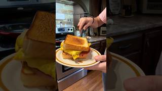 Fried Bologna & Egg Sandwich😏 #countrycooking #country #kentucky #mae