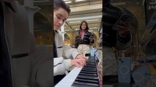 I met @YohaniMusic in London🤯That was amazing✨❤️#manike #yohani #srilanka #bollywoodsongs #piano