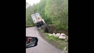 Amazing truck  driving in dangerous situation | Tricky Trucks