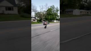 Proof that I can pop it up at 40mph😎  #razorbuild #razorwheelie #surron #surronwheelie #ebike ￼
