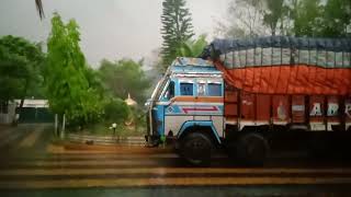 আমাদেৰ এখানে প্ৰচণ্ড বৃষ্টি হচ্ছে।(@LXMohir-v7l ).