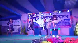 Me nd my students performing by "Aankh mare" song