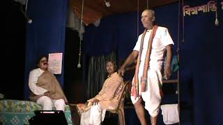 নাটকের দ্বিতীয় পর্ব "হুকুম যেমন"
