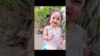 si gemoy minum es KELAPA