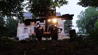 The big machinery arrives.
