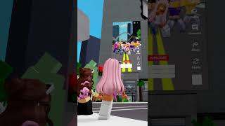 彼女は建物で再生されている私のビデオを見ました😣😭#robloxshorts #roblox