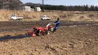 喜多方のぶどう畑　苗植え前のマルチ掛け