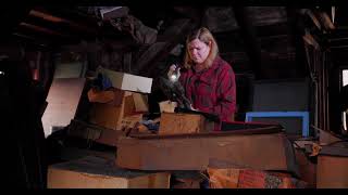 Unveiling Hidden Treasures: Antique Hunters Discover Secrets in the Attic