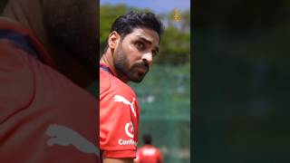 𝗕𝗵𝘂𝘃𝗶’𝘀 𝗳𝗶𝗿𝘀𝘁 𝗯𝗮𝗹𝗹 𝗮𝘁 𝘁𝗵𝗲 𝗥𝗖𝗕 𝗰𝗮𝗺𝗽 🔥No time for looseners! IPL 2025 | RCB Shorts
