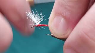 Tying the classic Royal Wulff pattern