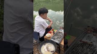 想吃烤鱼就要现钓，现烤现吃#钓鱼佬 #户外野炊 #野外烧烤