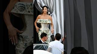 ジェフ・ベゾスの花嫁、ローレン・サンチェスがスキャパレリのドレスをまとって登場。#jeffbezos #jeffbezoswedding #laurensanchez