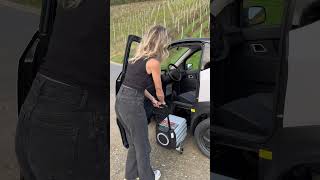 This one is so cute! How cool is this function: Super easy battery change of the Nissan Silence S04!