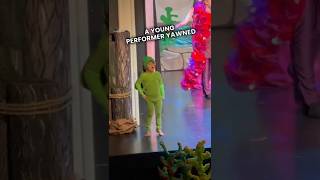 疲れながらも最後は完璧に演じきる小さなパフォーマー