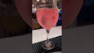 Pink G&T 🍹😍 #mixologist #cocktail #bartender #cocktailbartender #gin