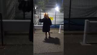 【驚愕】「売春はダメだよ！」早朝の大久保公園前にて、正義感の強い女装オヂvs立ちんぼ女子の喧嘩勃発！【衝撃】SNSで話題の人気動画！tokyo japan girls 新宿歌舞伎町 #shorts