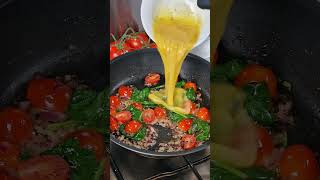 Easy Spinach & Tomato Omelette #breakfast #breakfastrecipes #food #eggrecipes #homemadefood #shorts