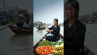 Floating Market Life in Asia 🥭 #FloatingMarket #shortsvideo #TravelAsia #StreetFood
