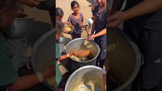 গাজাবাসী কতটা ক্ষুধার্ত দেখুন 😥Look how hungry the people of Gaza are.