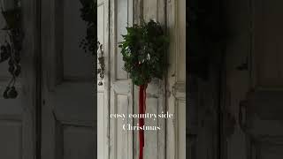 Cosy countryside Christmas, wreaths, garlands & lights #homedecor #frenchcountryside
