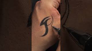 КАК КРАСИВО РИСУЕТ! ОКУРАТНО РИСОВАТЬ ТОЖЕ ДЕЛО! ЭТО ПОЛУЧАЕТСЯ ШЕДЕВР