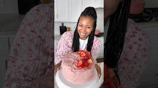 Grandbaby-Cakes.com の簡単ストロベリーケーキ #strawberrycake #cake #easyrecipe #grandbabycakes