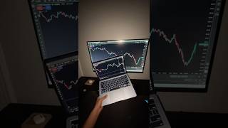 he uses WHAT to trade STOCKS😮💸 #trading #makemoneyonline #howtomakemoney #trader #daytrading
