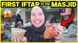 My CHAOTIC FIRST IFTAR at the MOSQUE in MALAYSIA! 😹🕌