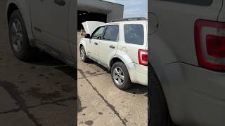 フォード・エスケープがネジで固定されている！なんて危険なんだ！ #fordescape #badcar #mechanicsoftiktok