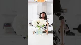 Home flower arrangement #homedecorvideo #flowerarrangementideas #lifestylevloggers #homevlogging