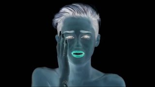 Sidewalks and Skeletons - † MIL3Y CRYRUST †