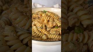 Italian Creamy Tuna Pasta 🍝 10 minute meal 🤌🏼 #italianfood #shortscooking #recipeshare #pasta