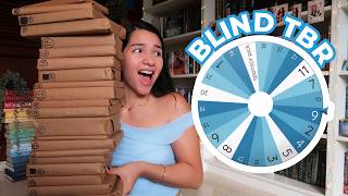 I Let a SPINNING WHEEL Choose My Entire December TBR 🎁📚 TBR challenge