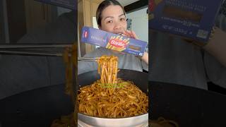 イタリアンパスタを使ったアジア風ガーリックヌードルの作り方 パート1/2