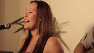 JULIA ELENA: CD-Veröffentlichung „Mantra Chants“ und „Mantra Chants 2“ - Interview und Kirtan