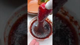 Feliz día del amor y la amistad! For a last minute gift idea, les presentamos chamoy con fresas